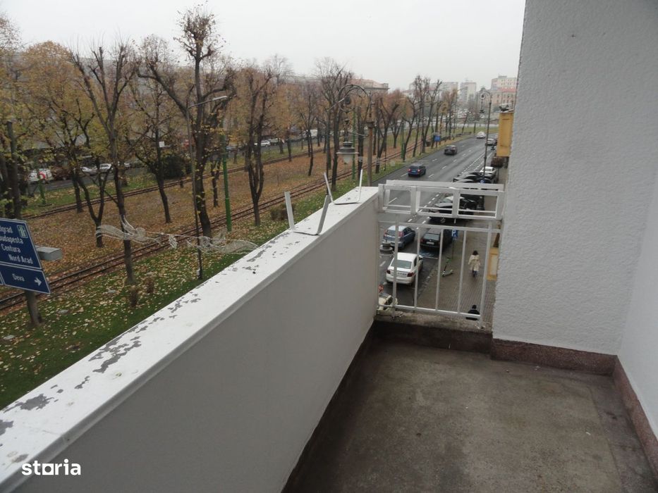 Apartament 2 camere confort 1, mobilat, etaj 3 pe Bdul Revolutiei — fotografia 1