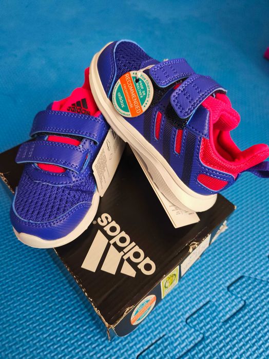 Adidas маратонки 21 номер