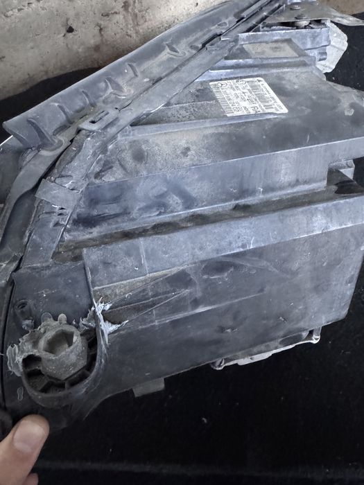 Far partea dreapta mercedes w205