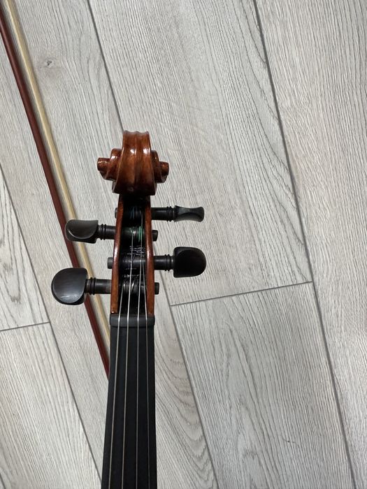 Vioara Stradivarius veche restaurata