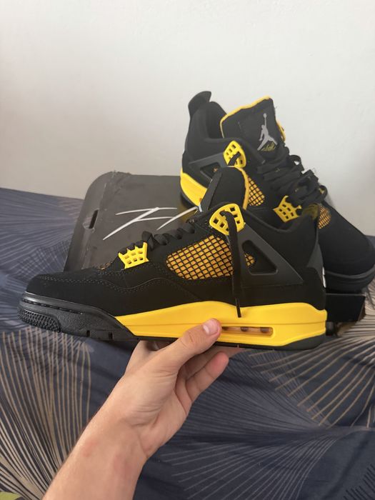 Air Jordan 4 Yellow Thunder