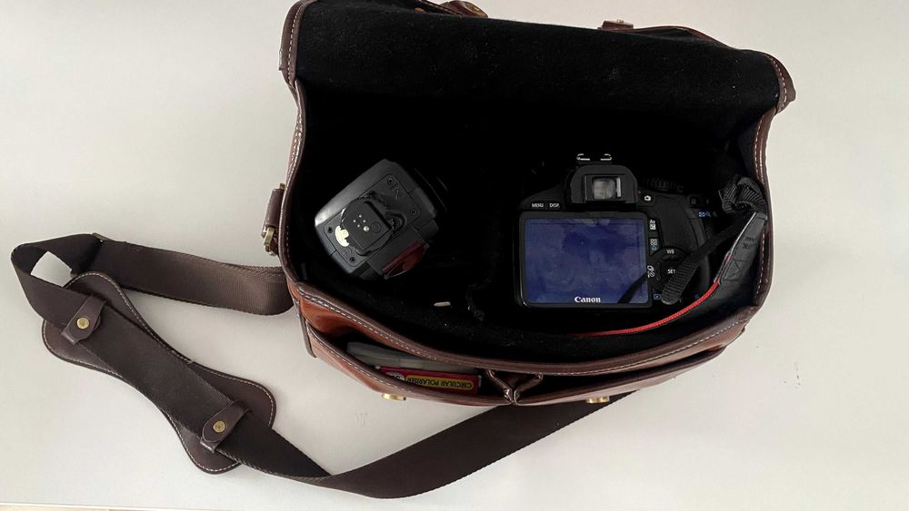 Canon 550D + Tamron 18-270 + grip cu 2 baterii + geanta