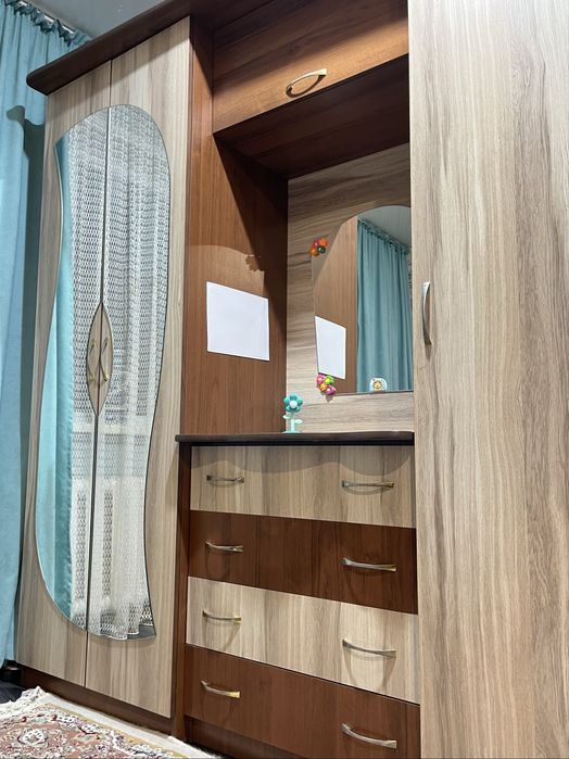 Продаем большой шкаф