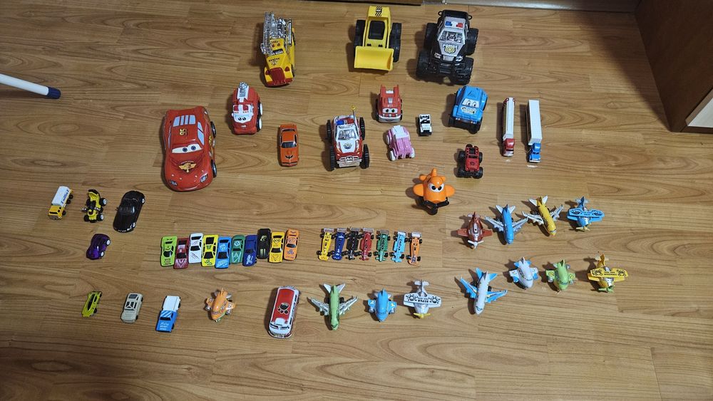 Колички, камиончета, самолети