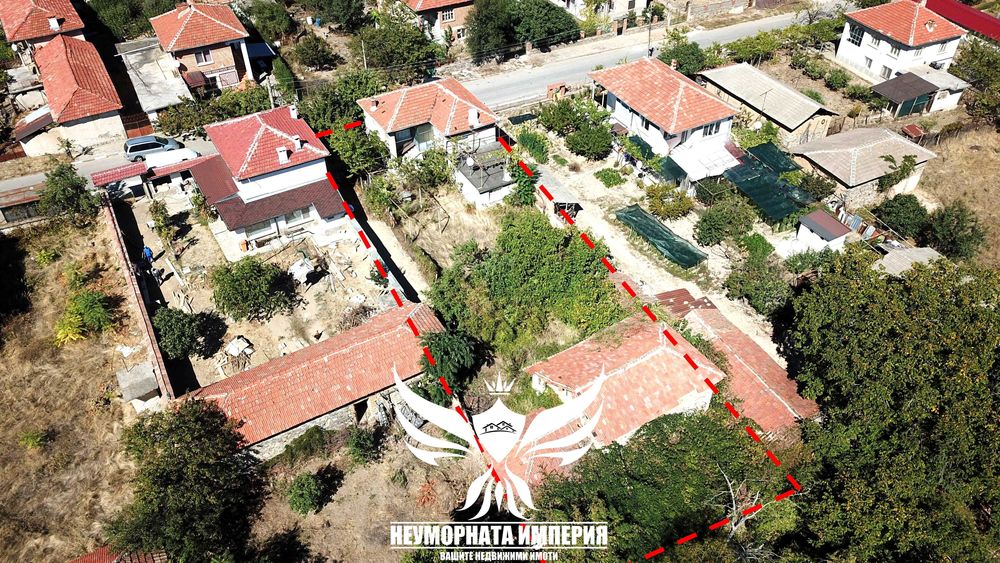 Продавам двуетажна вила/къща 140РЗП с 760кв.м. двор село Новаково