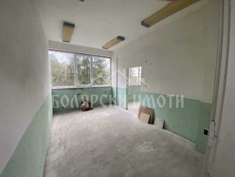 Търговска сграда в село Самоводене