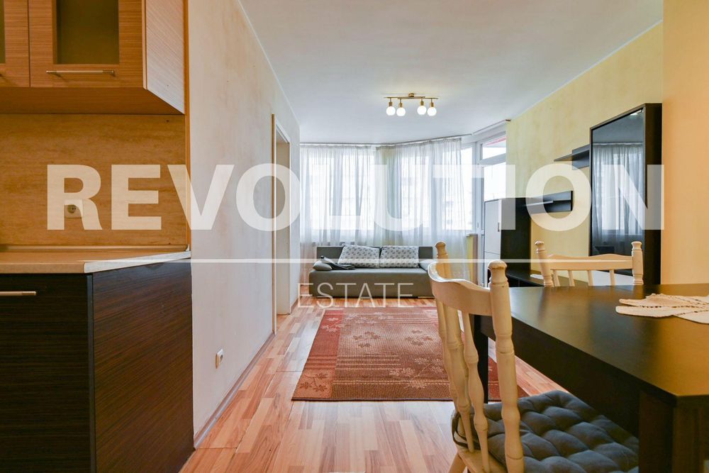 Дава се под наем Тристаен апартамент в София, Слатина - 80 кв.м за 700 € - Снимка #1
