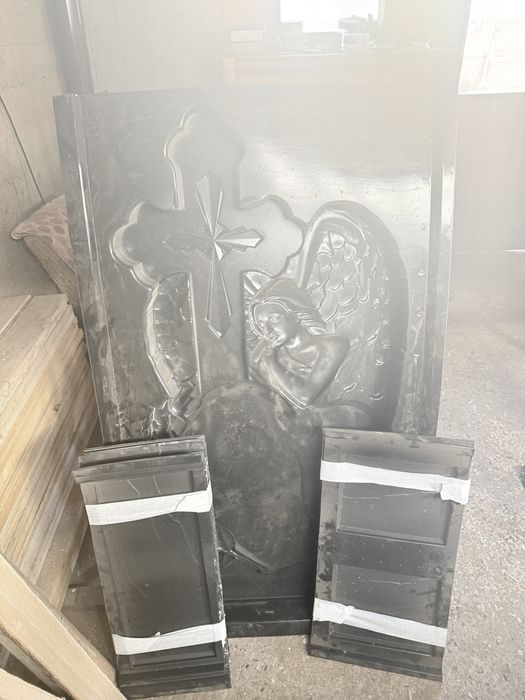 Matrite monument funerar