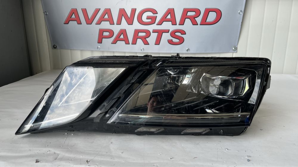 4 броя десен и 2 брой ляв фар Skoda Octavia 3 Facelift 2017-