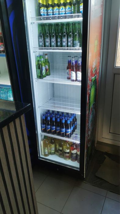 Vand canapele , mese , fotolii cafenea !