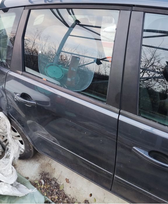 vînd portiere Ford C max an 2009