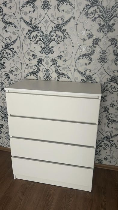 Продам белый компактный комод