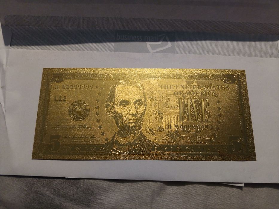 Bancnote placate cu foita de aur pur