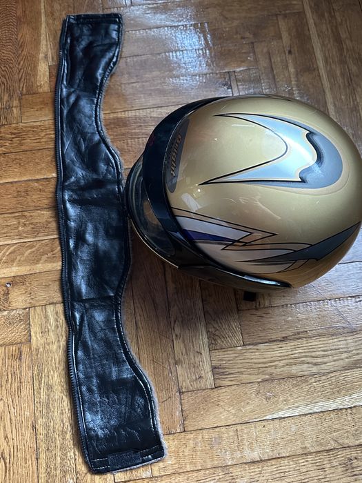 Каска за пистов мотор