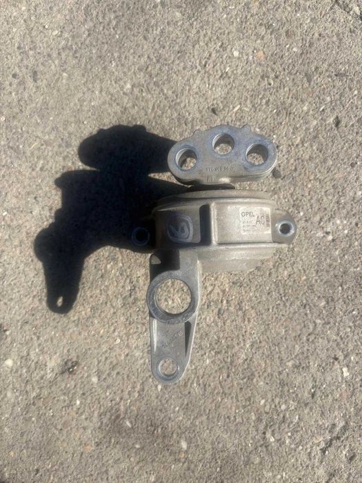Tampon motor dreapta Opel Zafira B 90539246