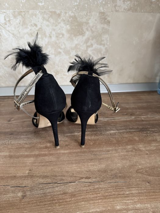 Sandale dama . Fabricate in atelier la cerere . Model bomba .