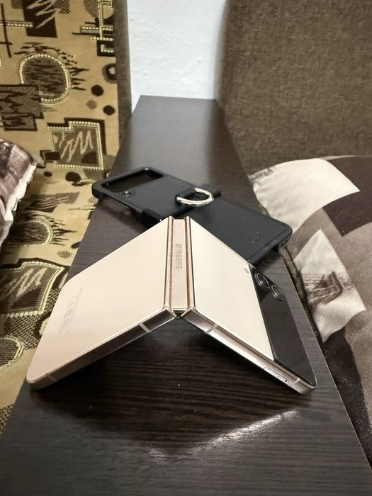 Samsung Flip 4  (Флип4)