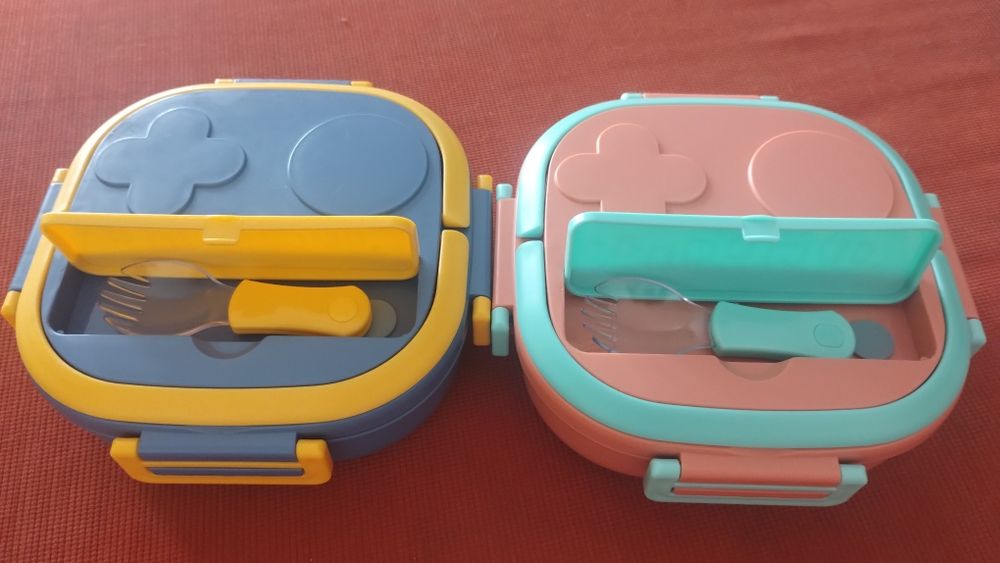 2 броя Термо кутии за храна с отделения и прибори