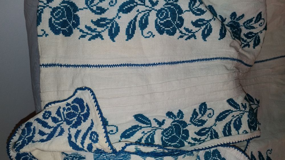 Costum popular vechi, peste 100 de ani.