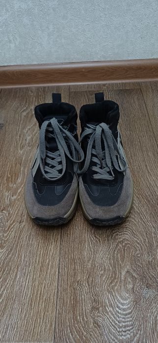 Продам кроссовки, шлепки