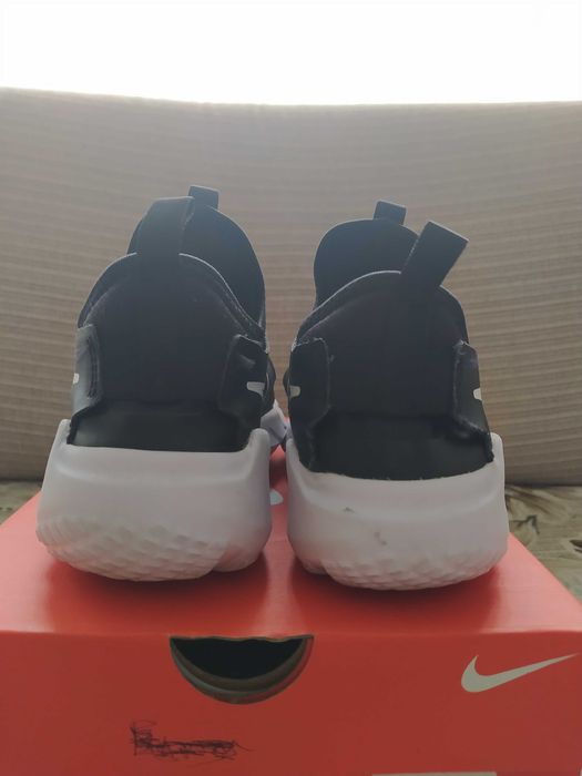 Маратонки- NIKE.Модела е унисекс.