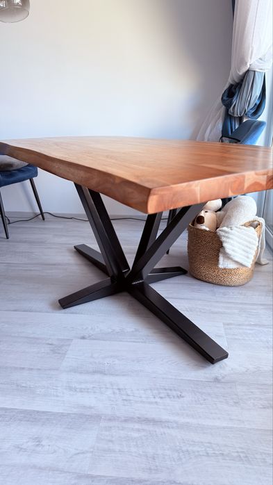 Masa living din lemn masiv