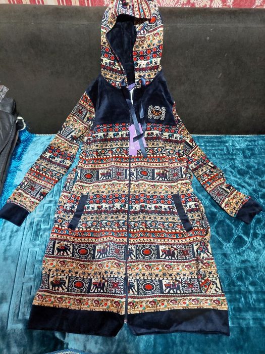 Женский халат с капюшоном и без