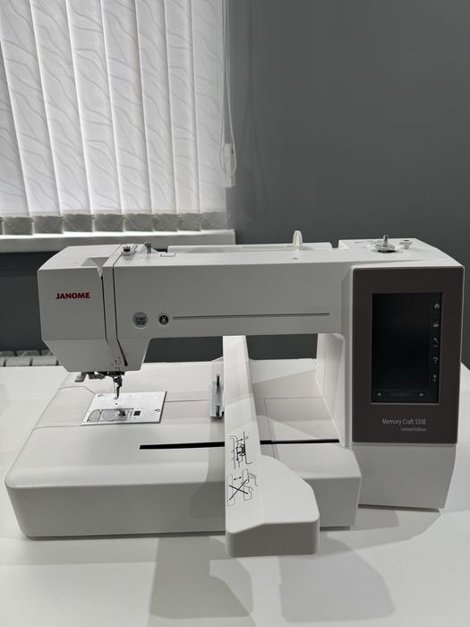 Вышивальная машина Janome Memory Craft Е-550