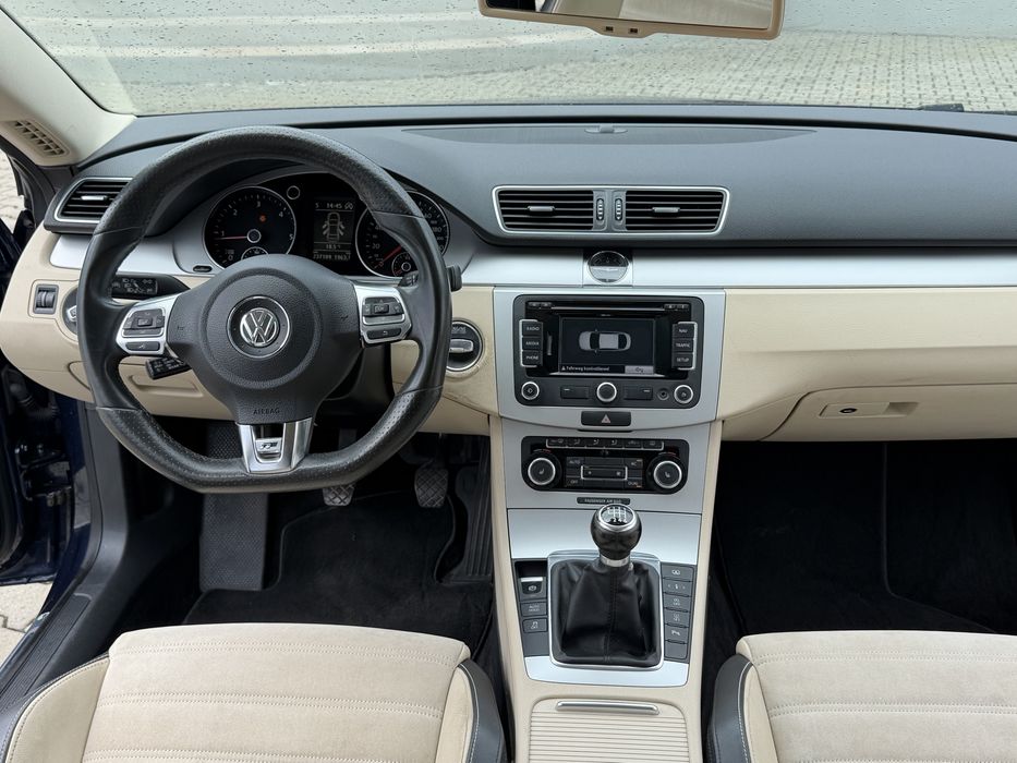 Vw Passat Cc 2011 2.0 TDI 170cp R-Line Bi-Xenon , Navi , Pano , Piele , Jante , Top Extras !