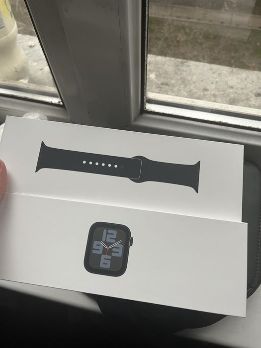 Смарт-часы Apple Watch SE