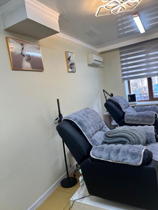 Продаеться мебель для салона