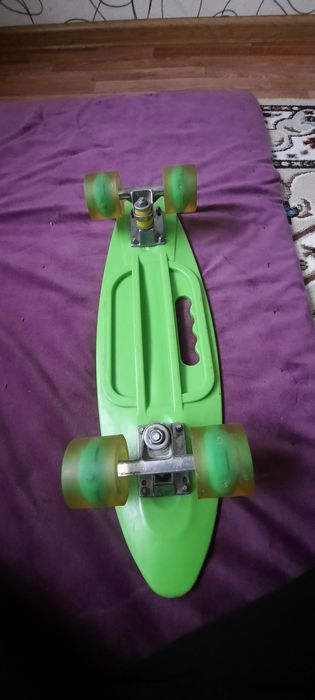 скейдборд зеленый