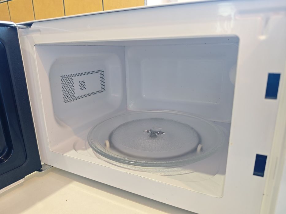 Cuptor cu Microunde (Microwave) 700W, 20L
