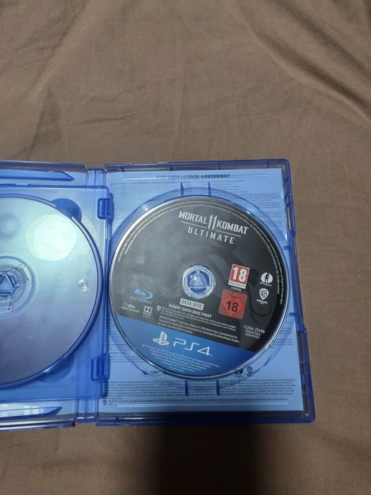 PlayStation4 с джойстици.