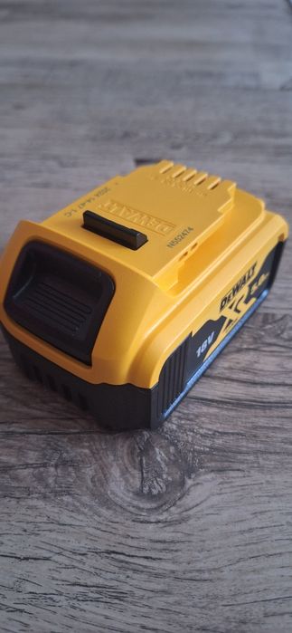 Продам аккумулятор Dewalt