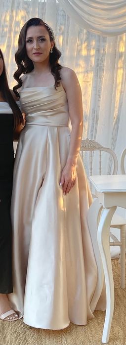 Официална рокля          .