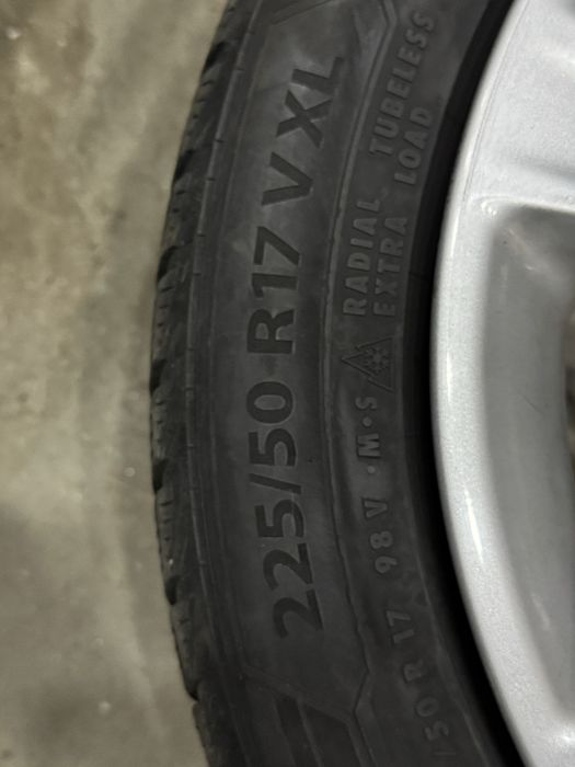 Set 4 jante 5x120 BMW cu anvelope iarna 225/50R17