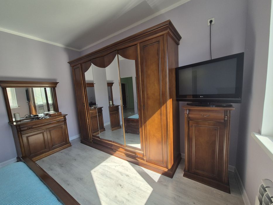 Продам спальный гарнитур