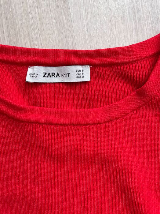 Червен пуловер Zara