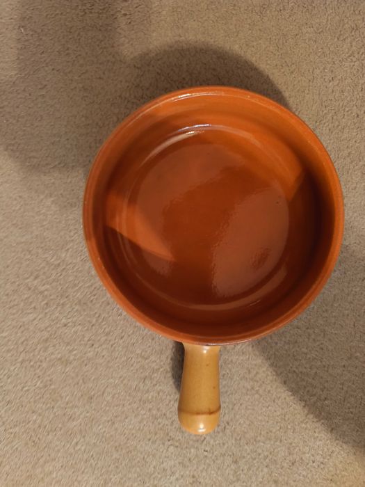 Set de șase vase din ceramică cu mâner, pentru cuptor.