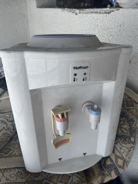 Кулер для воды в рабочем состоянии