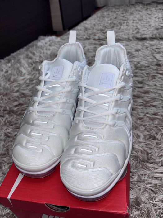 Vapormax plus albi NOI, marimea 46!!