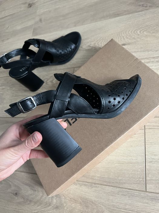 Кожени обувки на ток 39 номер