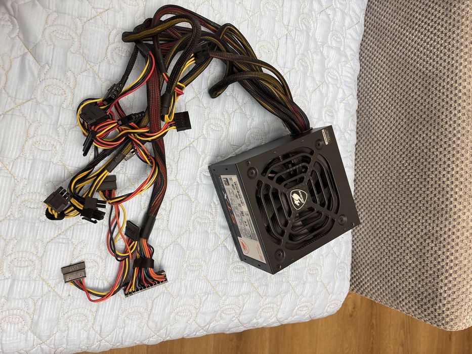 Продам блок питания cougar 700w