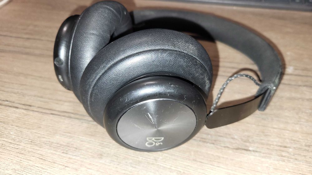 Bang & Olufsen BeoPlay H4 casti fuctionale urme de uzura