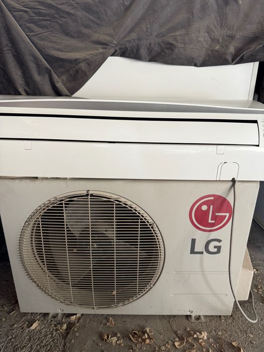 Продаётся кондиционер LG 12 оригинал  в идеальнейшем состоянии