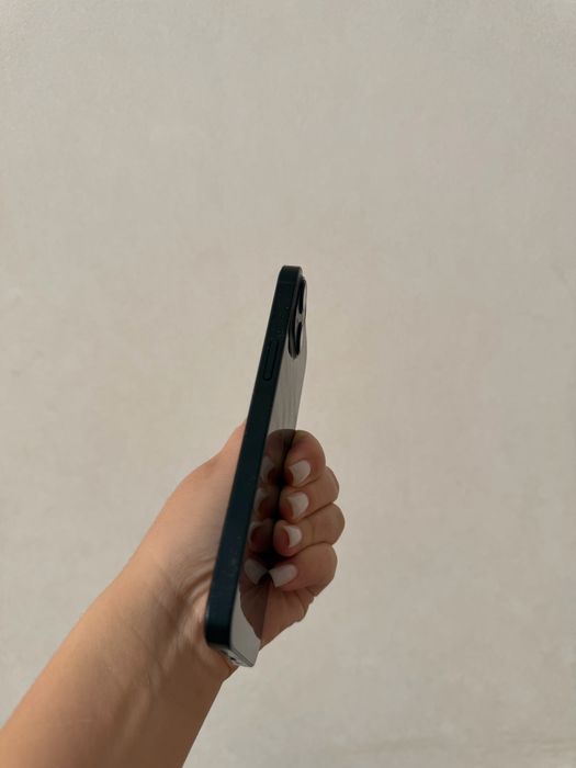 Продам айфон 13