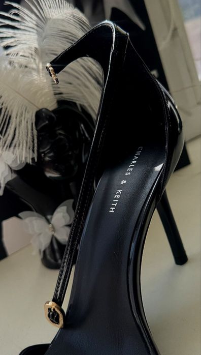 Босоножки Charles & keith