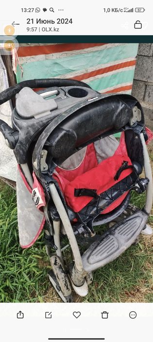 Коляска детская в среднем состоянии