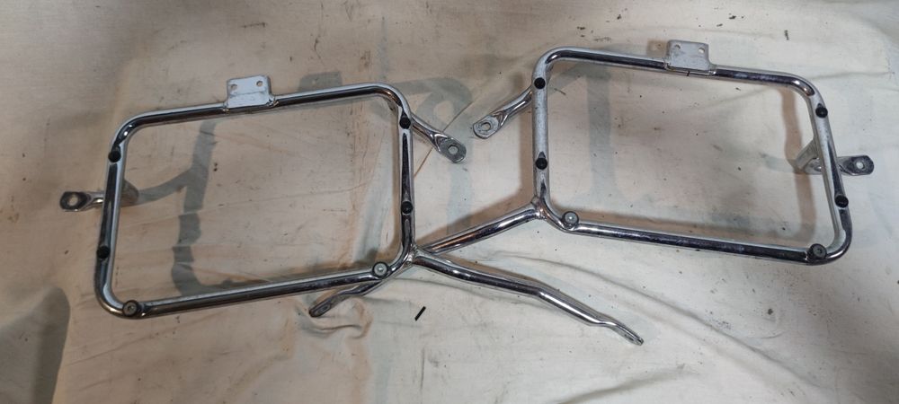 Странични стойки за Куфари GIVI/KAPPA